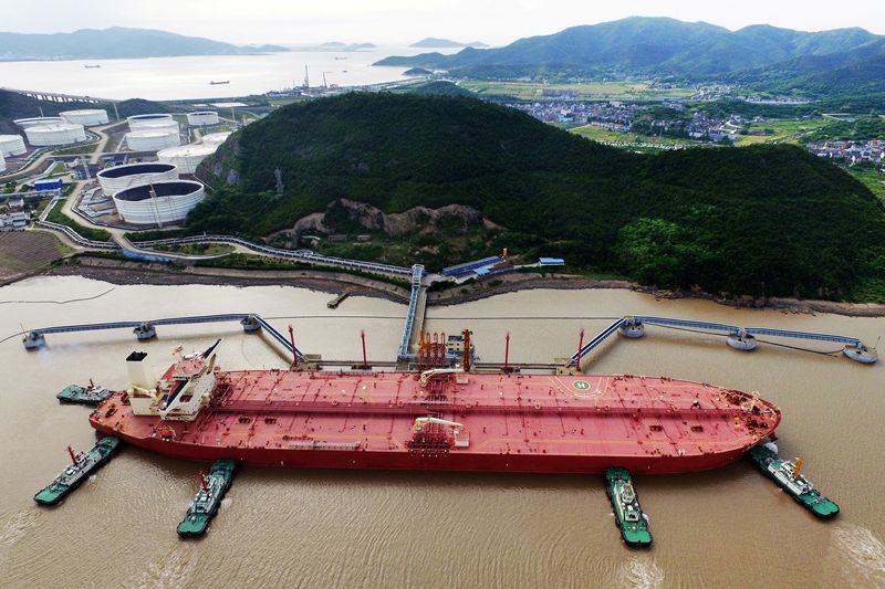 Petróleo sobe 3% com apoio de esperanças em negociações entre EUA e China