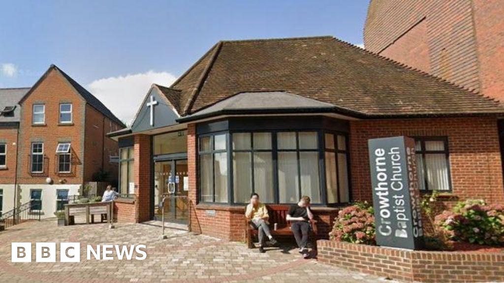 Planos para o hub bancário abrir no edifício da igreja de Crowthorne