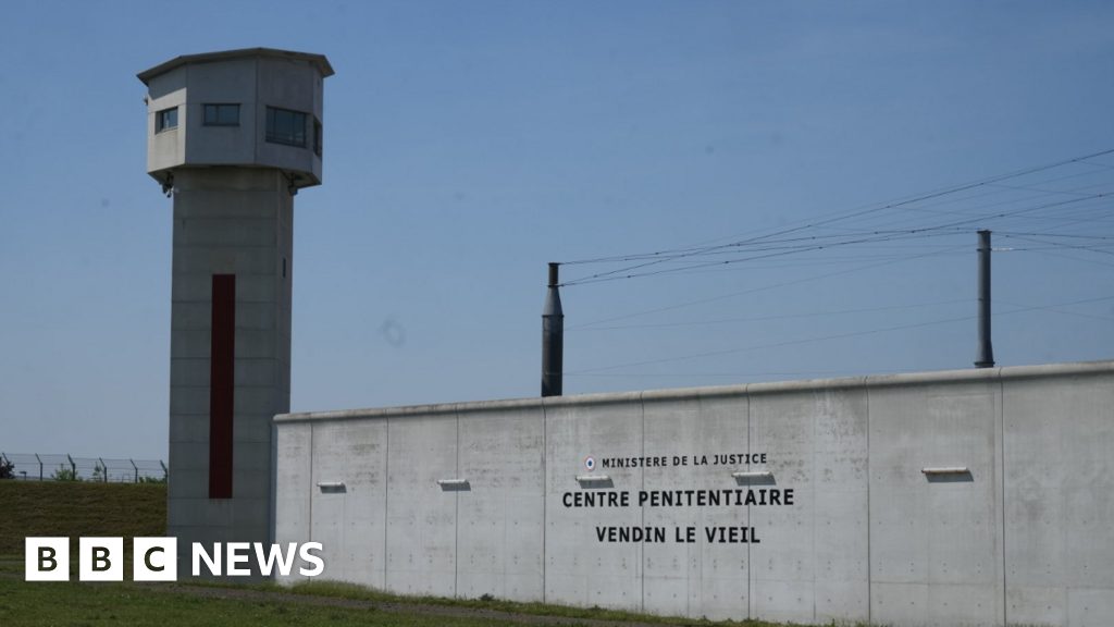 Polícia francesa Lançar a Prisão Hunt por telefones em miniatura de fabricação chinesa
