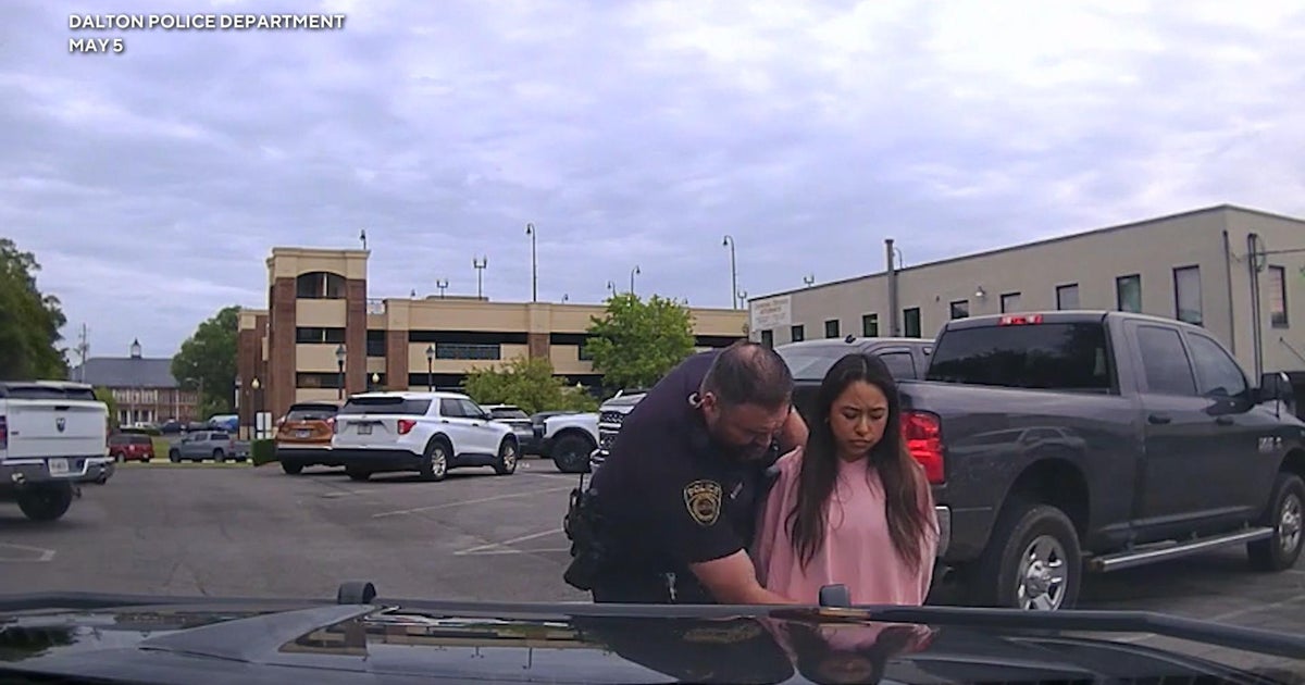 Policial que prendeu a adolescente da Geórgia que foi detida b ...