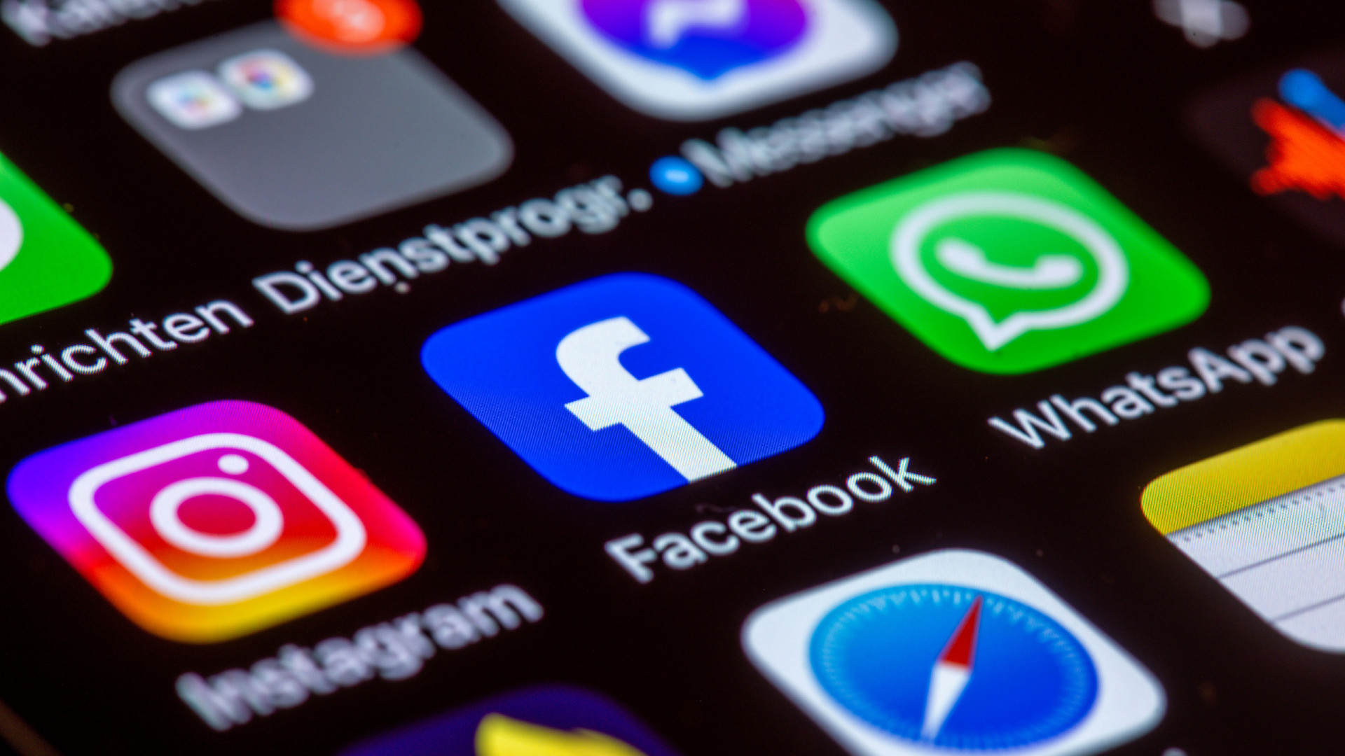 Políticos portugueses renderam-se-Redes Sociais Ao Estilo 'influenciador'