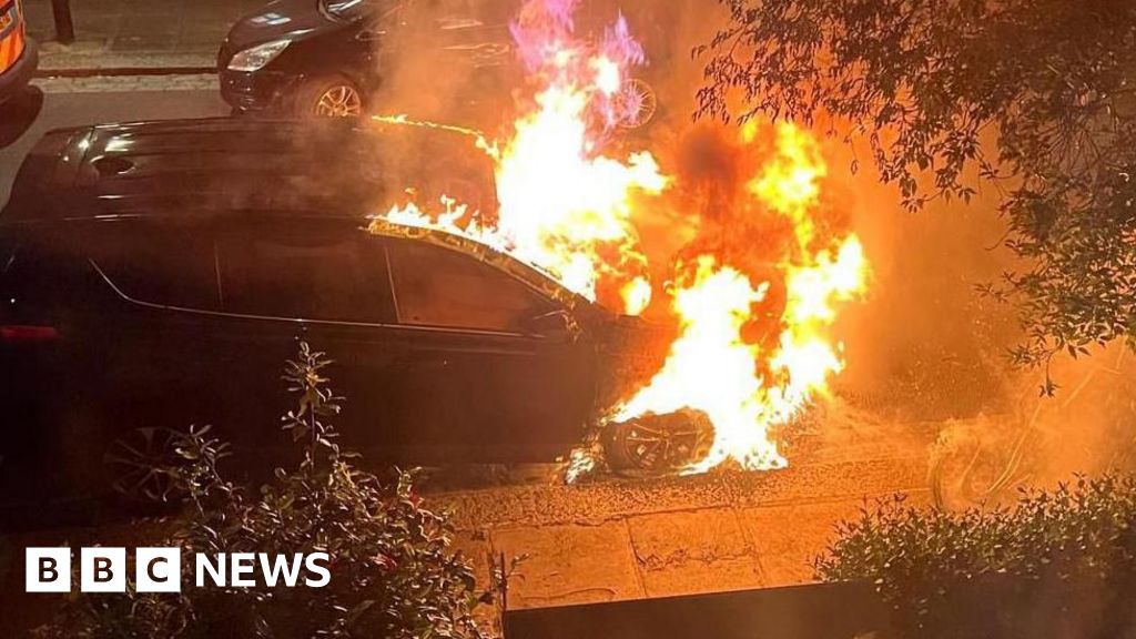 Segundo homem acusado de incêndios em casa vinculados ao PM