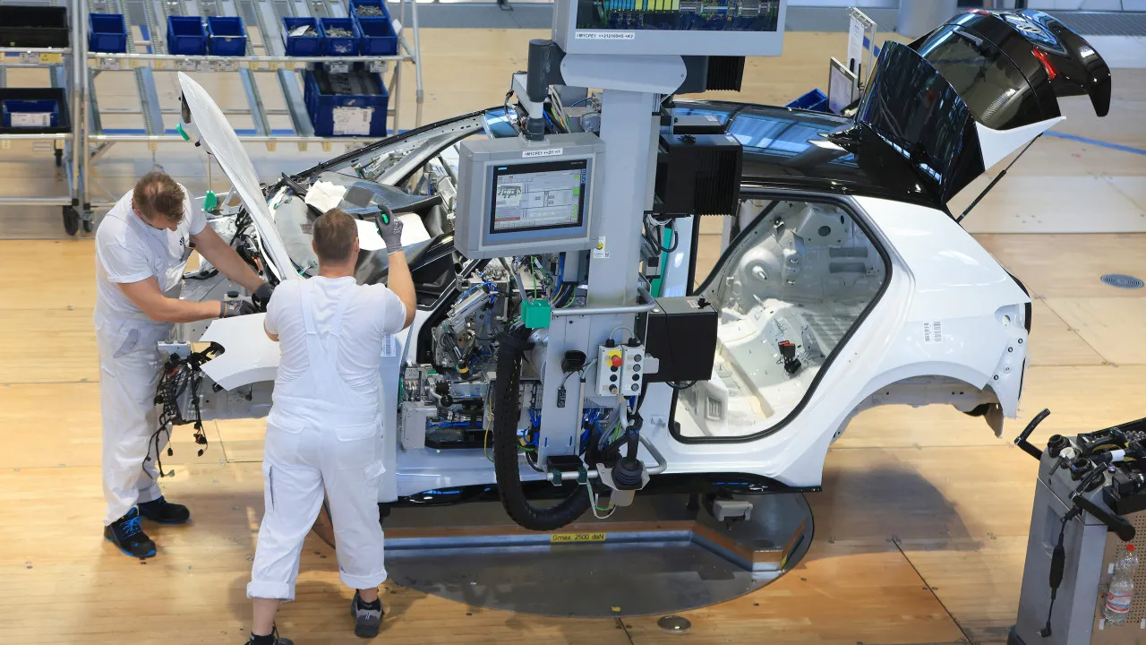 Trabalhadores do setor automóvel exigem mais salário e redução horária