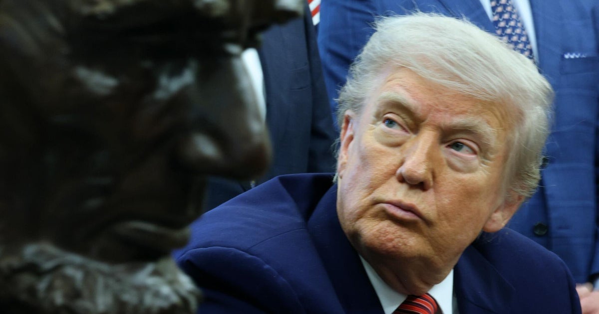 Trump quer bloquear o financiamento para a Califórnia sobre trans athle ...
