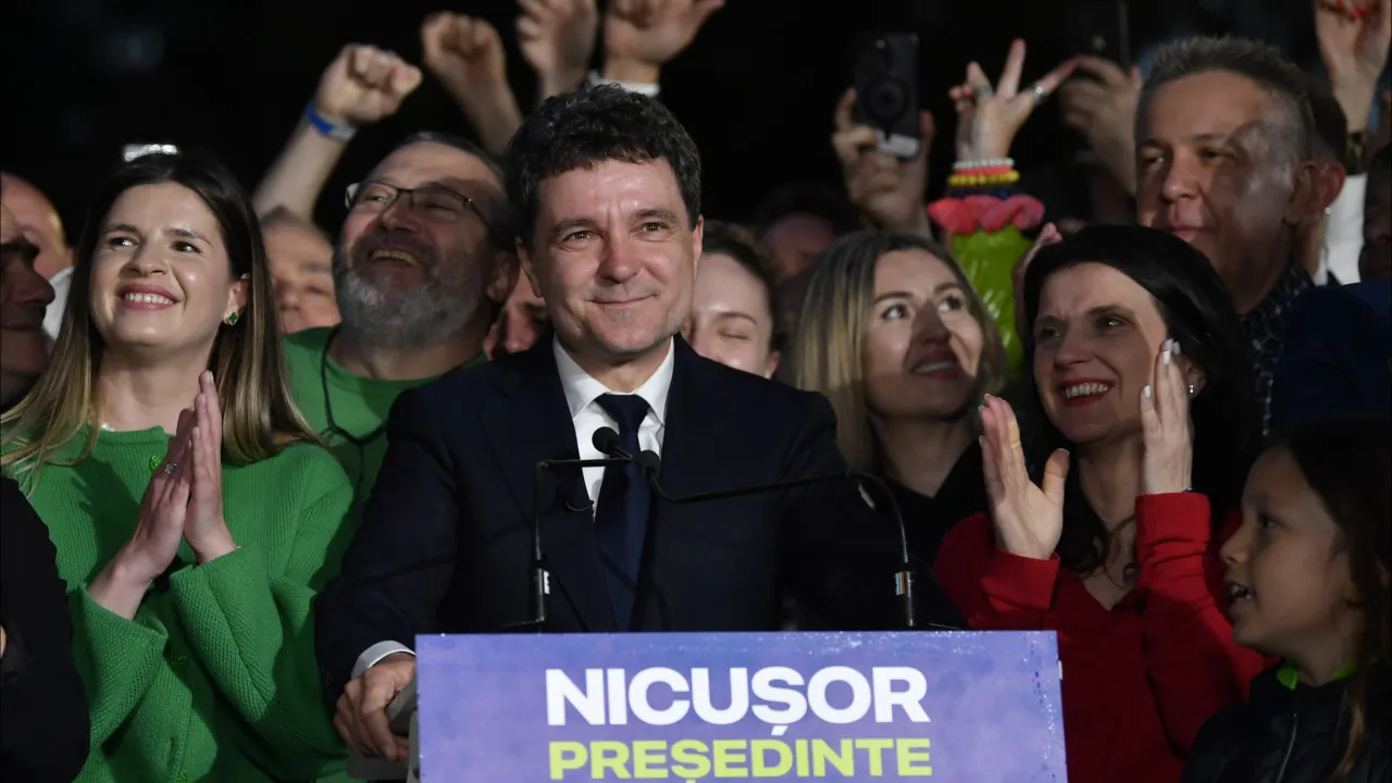 Verencioso Nicusor Dan Apela à União Dos Romenos