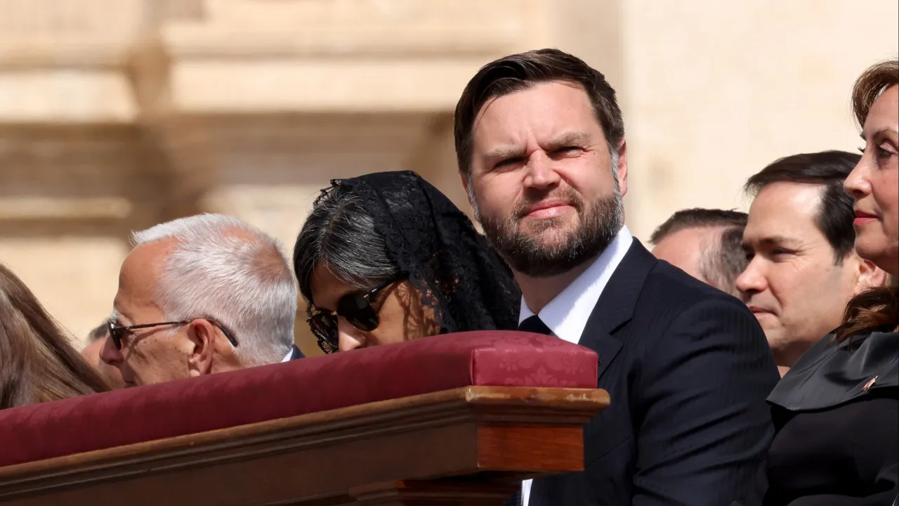 Vice-Presidentse Dos Eua No Vaticano para Se Encontrar Com O Papa