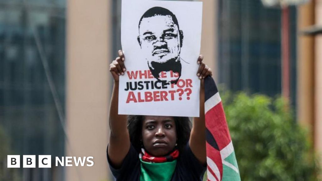 A autópsia de Albert Ojwang mostra que o blogueiro queniano foi atingido e agredido até a morte