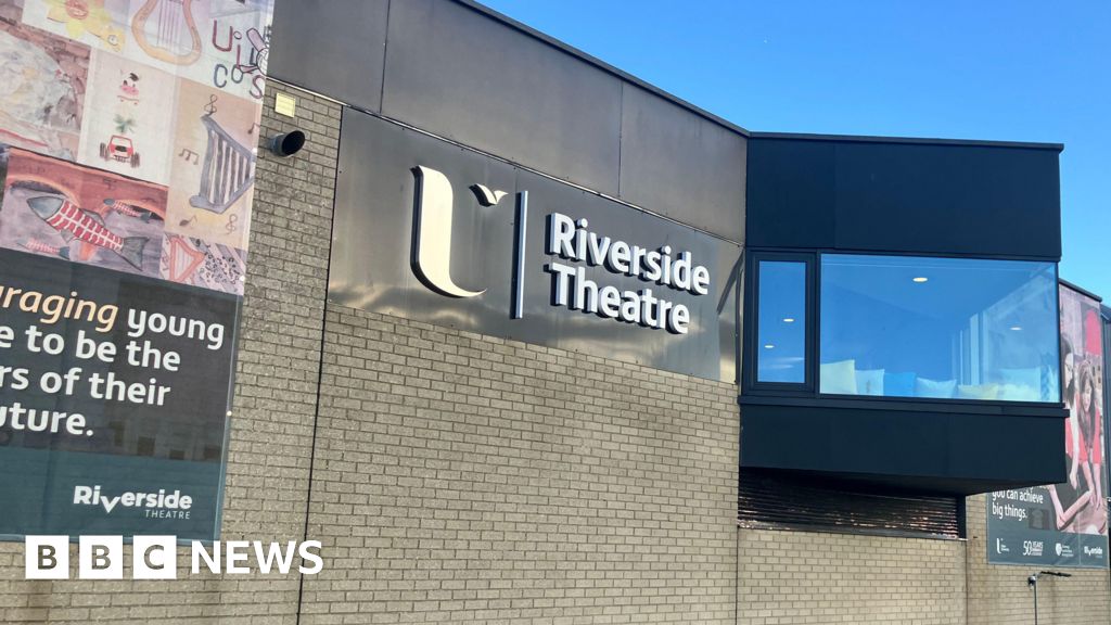 A pressão cresce na Universidade Ulster sobre o fechamento