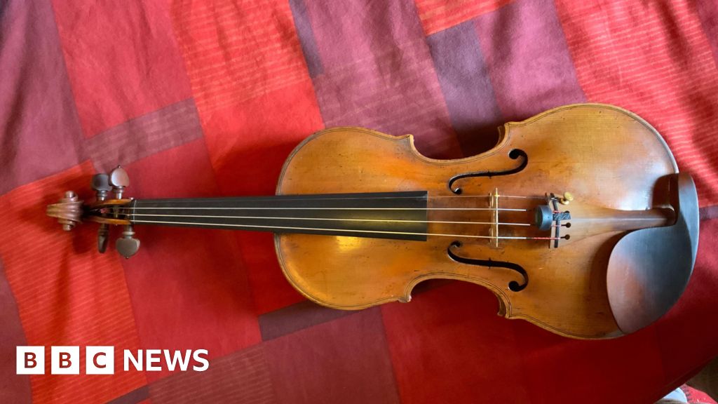 Apelo policial após £ 150.000 violino roubado do Islington Pub