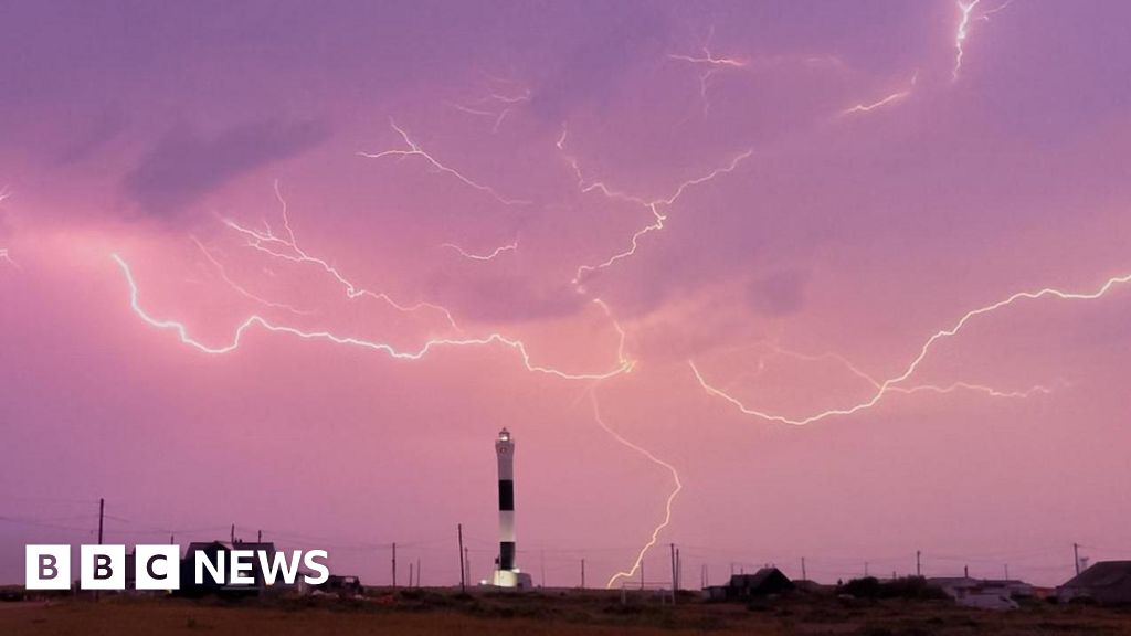 Aviso de clima amarelo para o Reino Unido após inundações e ataques de raios