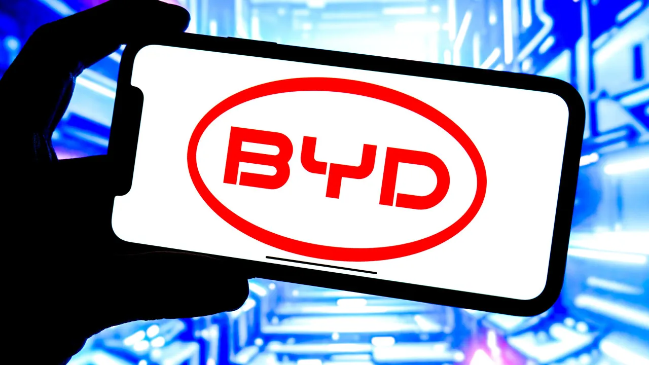 BYD visa 'influencers' com processos por difamação