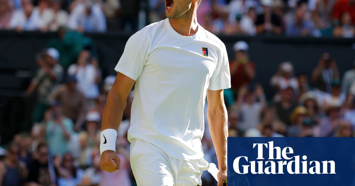 Carlos Alcaraz escapa do susto da primeira rodada, enquanto Fabio Fognini o força a distância | Wimbledon 2025