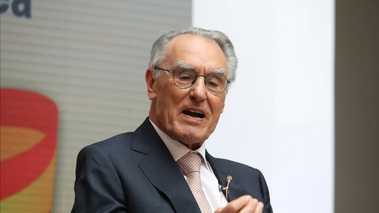 Cavaco quer reforço da zona euro para responder A Trump E Populismos