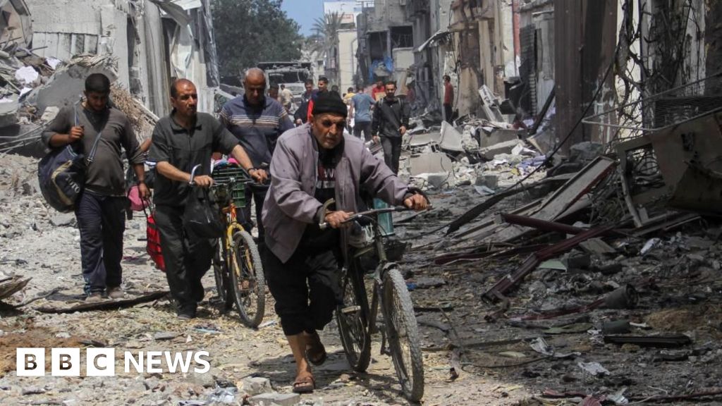 Centenas de famílias deslocadas por ataques aéreos israelenses em Gaza, dizem testemunhas