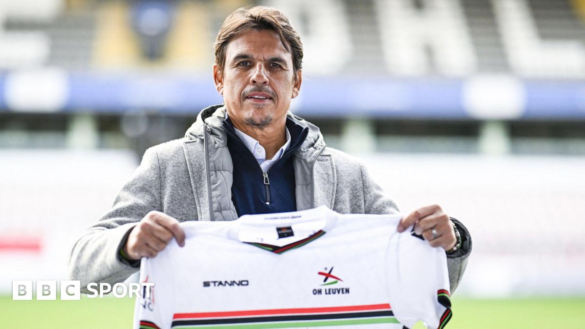 Chris Coleman with OH Leuven shirt