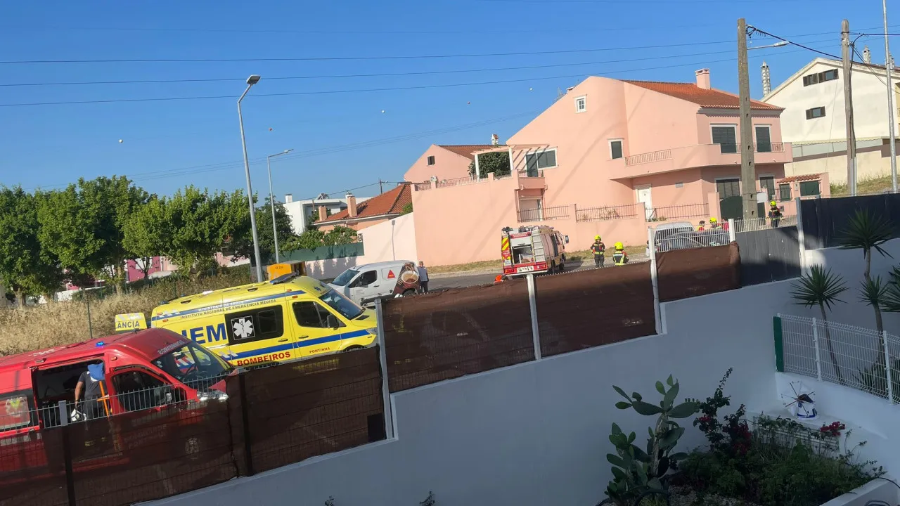 Colisão Rodoviáia COM DOIS VEÍCULOS CORTA RUA