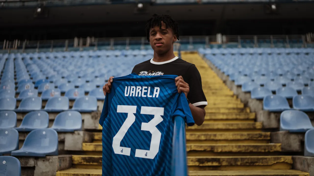 Deixou FC Porto e Assina Contrato Profissional Com Dínamo Zagreb