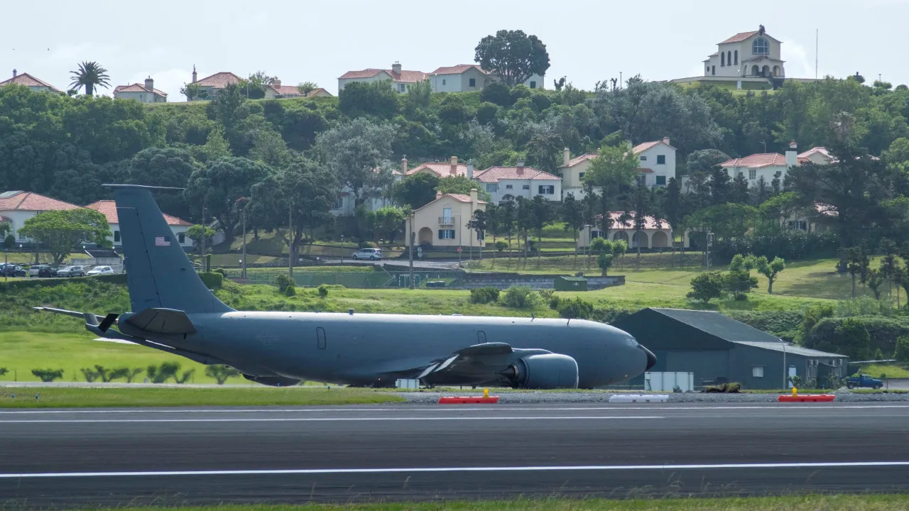 EUA ATACAM IRÃO. Por Cá, Partidos Questionam Governo Sobre Base Das Lajes