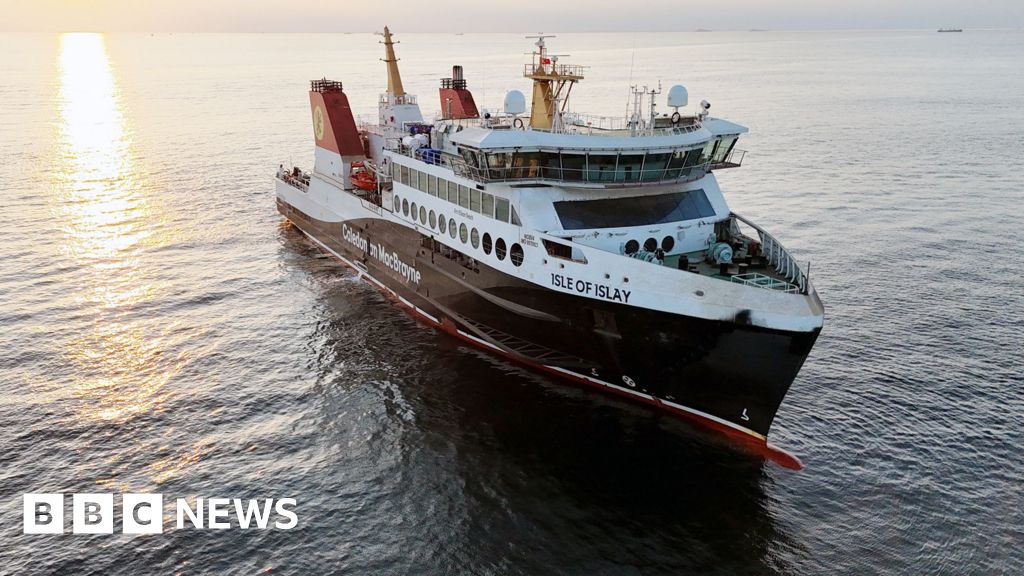Ferry Calmac, construído em turco, completa os primeiros ensaios do mar