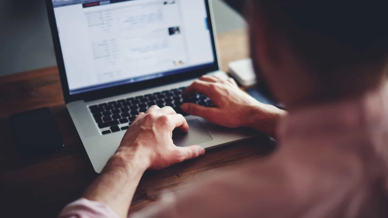 Hiperconectividade tem "efeitos negativos" em trabalhadores (e empresas)