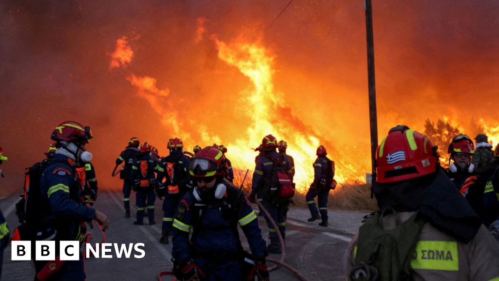 Incêndios florestais se enfurecem na ilha grega