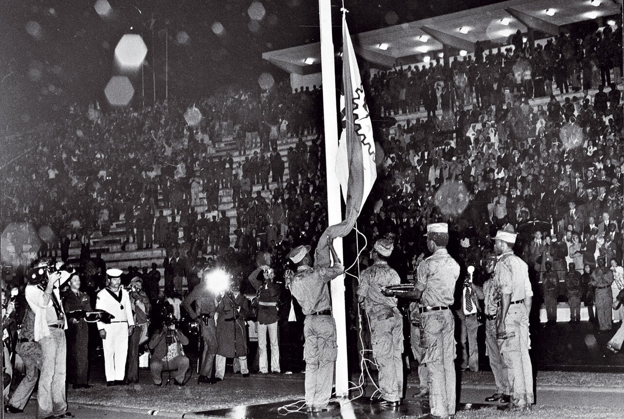 Independência de Moçambique Nas Manchetes Dos Jornais Portugueses • Diário Económico