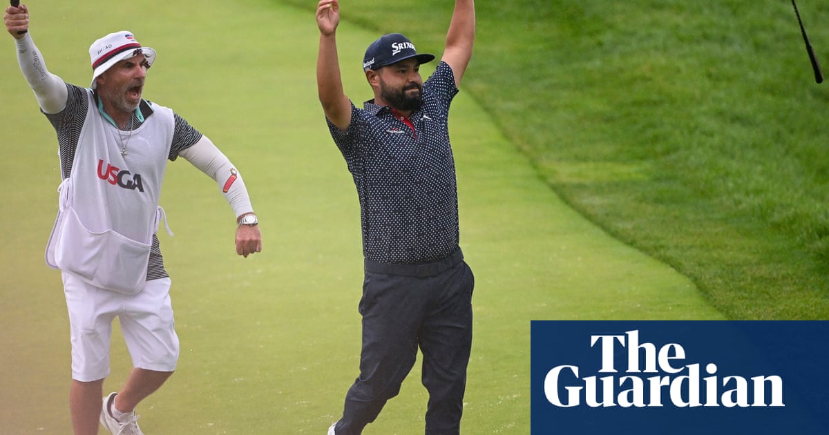 JJ Spaun completa o conto de fadas com a tacada final do monstro no dia úmido e selvagem no US Open | Nós abertos
