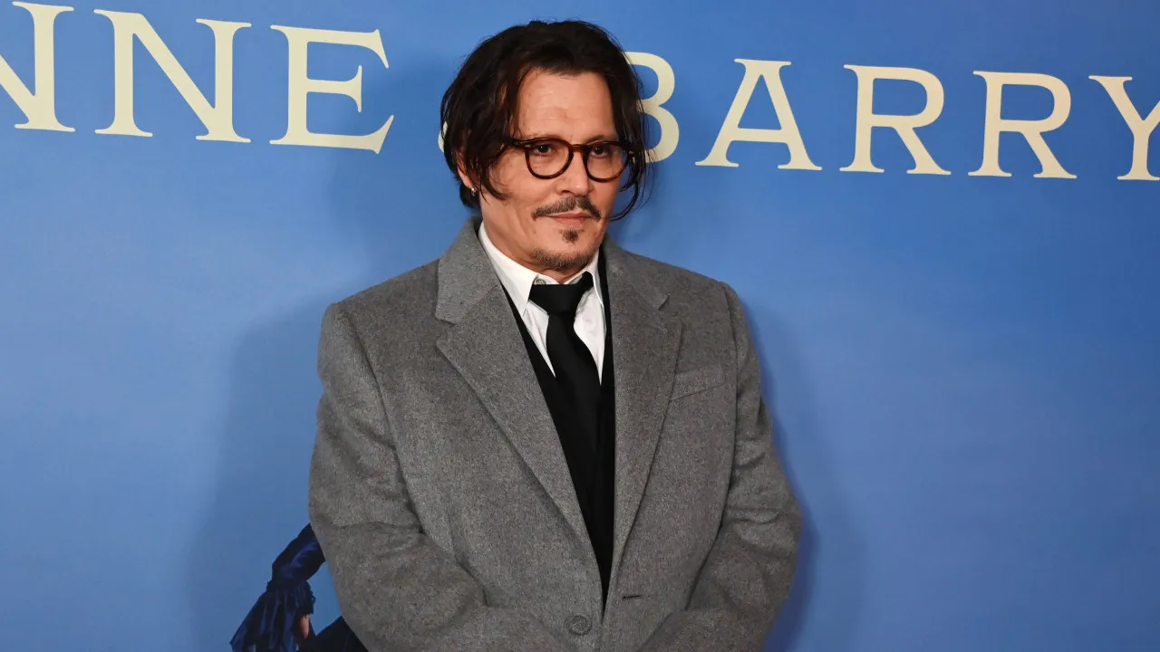 Johnny Depp faz raros comentários sobre ter criado os filhos em França