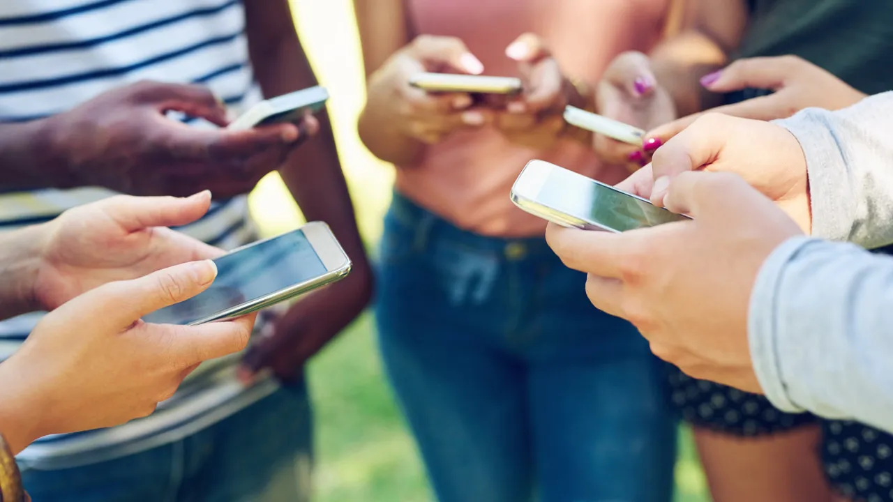 Jovens Portugueses passam Mais de Duas Horas Diácrias Nas Redes Sociais