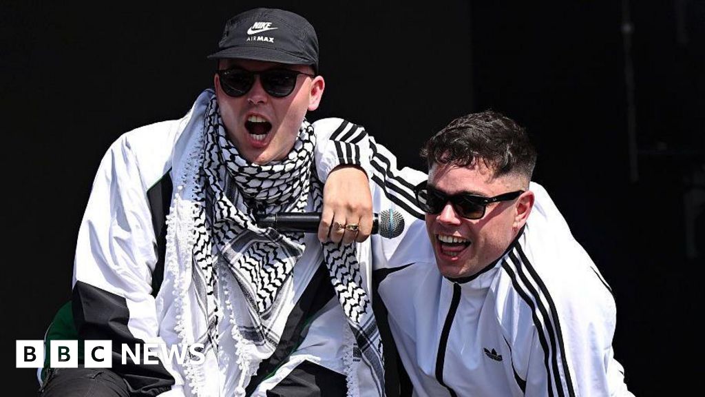 Kneecap reagiu em Starmer em conjunto de Glastonbury, altamente carregado