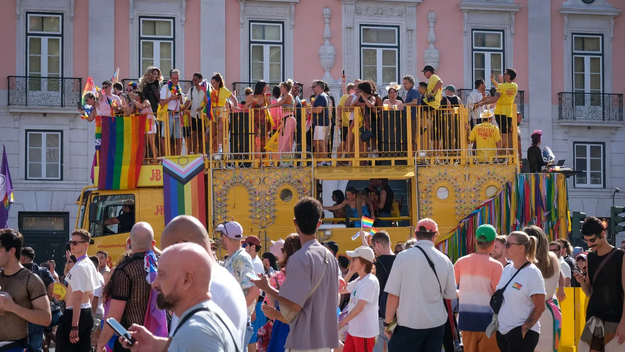 MARHARES NA AVENIDA DA LIBERDADE PARA REIVINDICAR DIREITOS LGBTI+