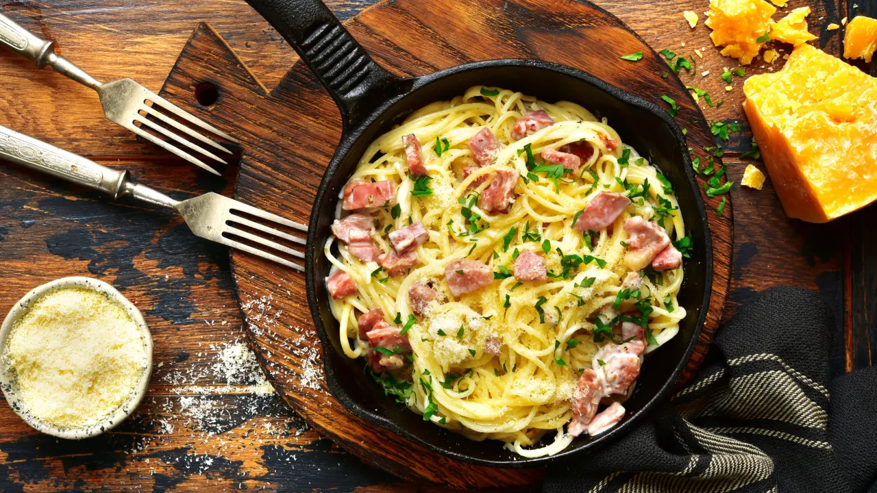 Massa com Bacon e Molho de Queijo: Receita de Martha Stewart