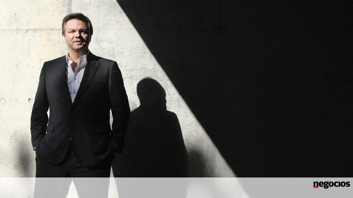 Muda o Governo, Rodam como Chefias, Mas Máquina do Estado Pouco Mexe - Economia