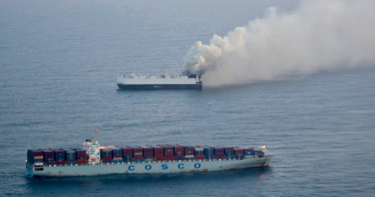 Navio de carga que transporta 3.000 veículos novos afundam na semana do Alasca ...