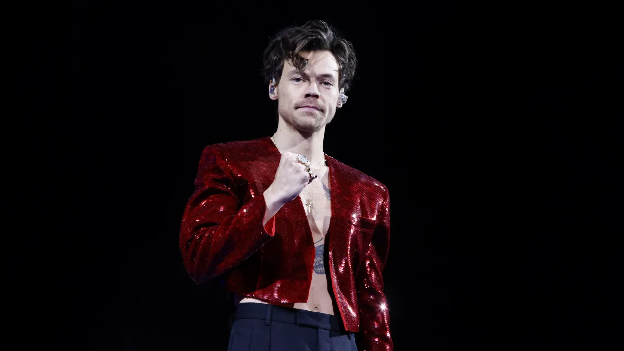 Novo amor? Harry Styles visto a beijar mulher 'misteriosa'
