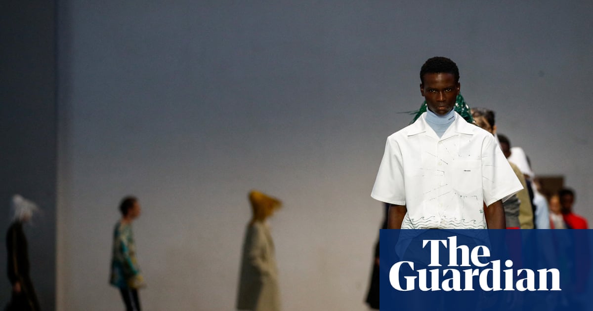 O Chic Military de Prada, pared-Back, oferece simplicidade em tempos turbulentos | Prada