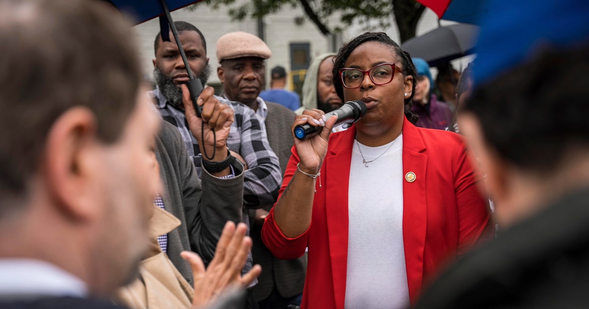 O deputado democrata de Nova Jersey, Lamonica McIver, indiciou em Feder ...