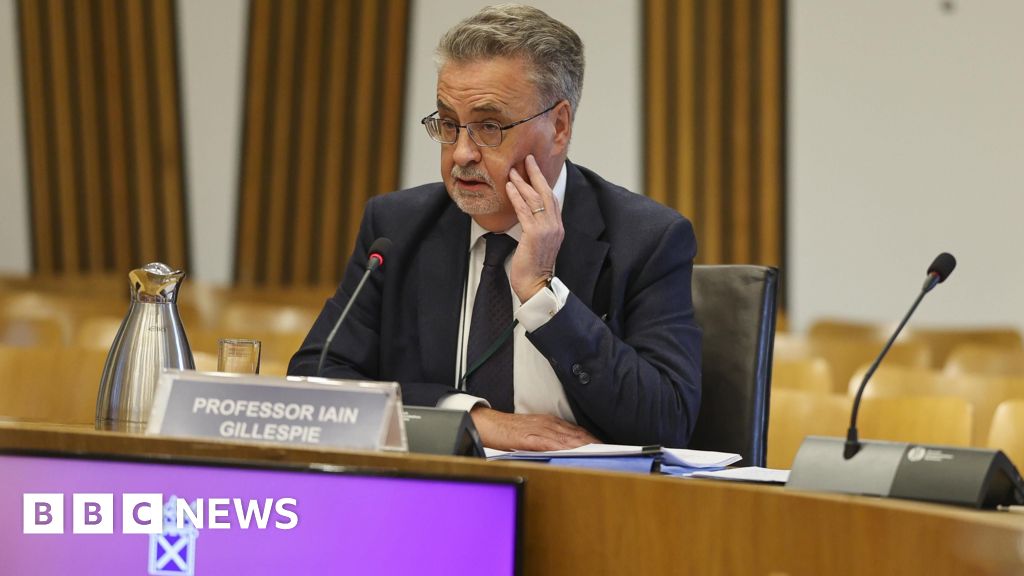 O ex -chefe da Universidade de Dundee, Iain Gillespie