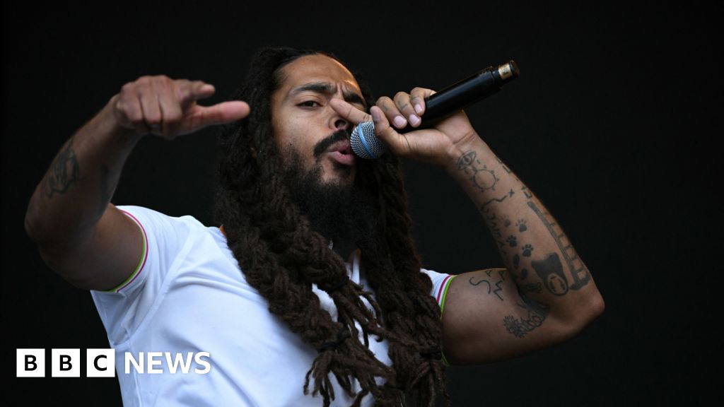 O governo condena os cantos de Glastonbury ao vivo na BBC