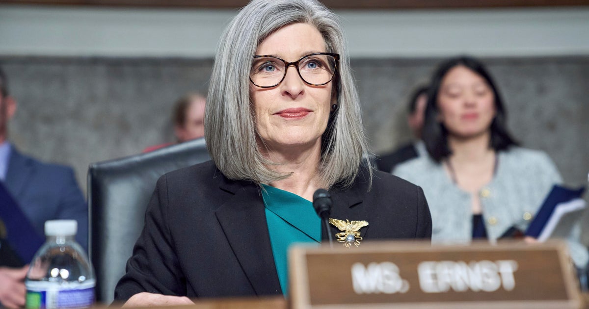 O senador Joni Ernst a defende "todos nós vamos morrer" Commen ...