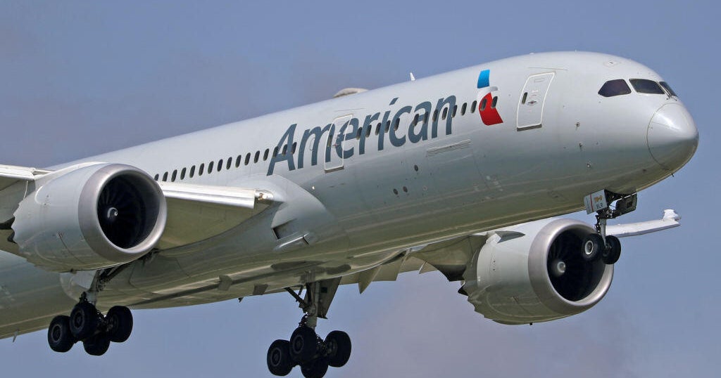 Os passageiros da American Airlines forçaram a pegar um ônibus após o Airp ...
