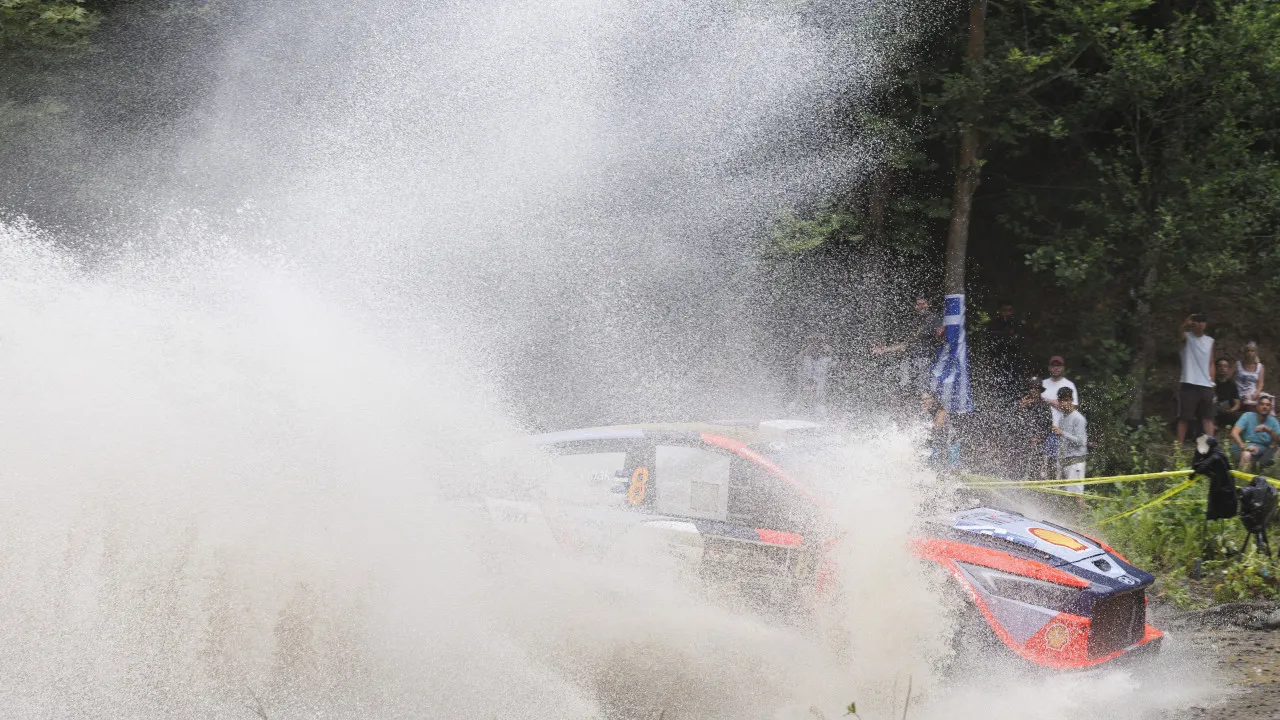 Ott Tänak vence na Grécia apesar de susto na última especial