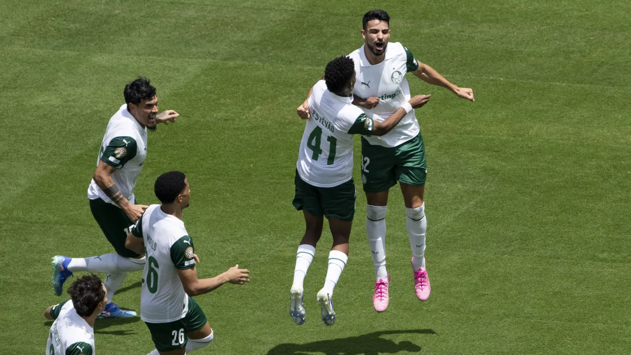 Palmeiras 'Finta' Mau Tempo e Soma Primeira Vitória sem Mundial de Clubes