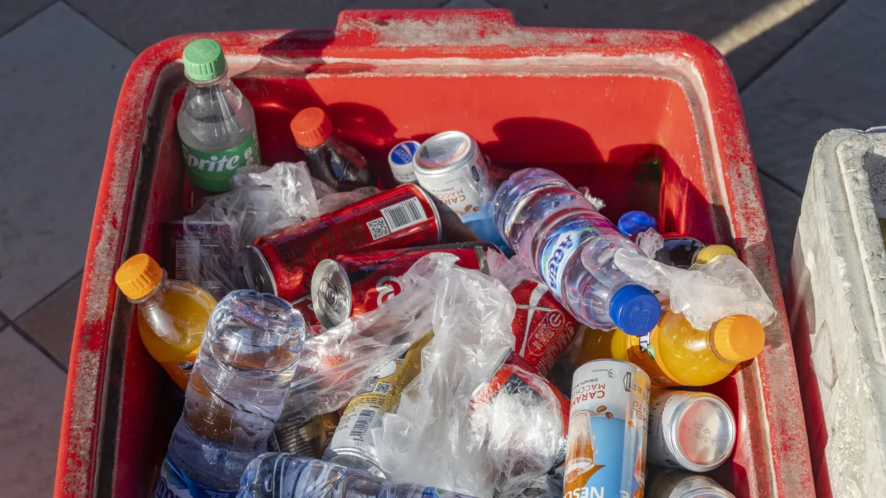 Para acabar com uma poluição dos Plásticos Não Basta Reciclar, alerta zero