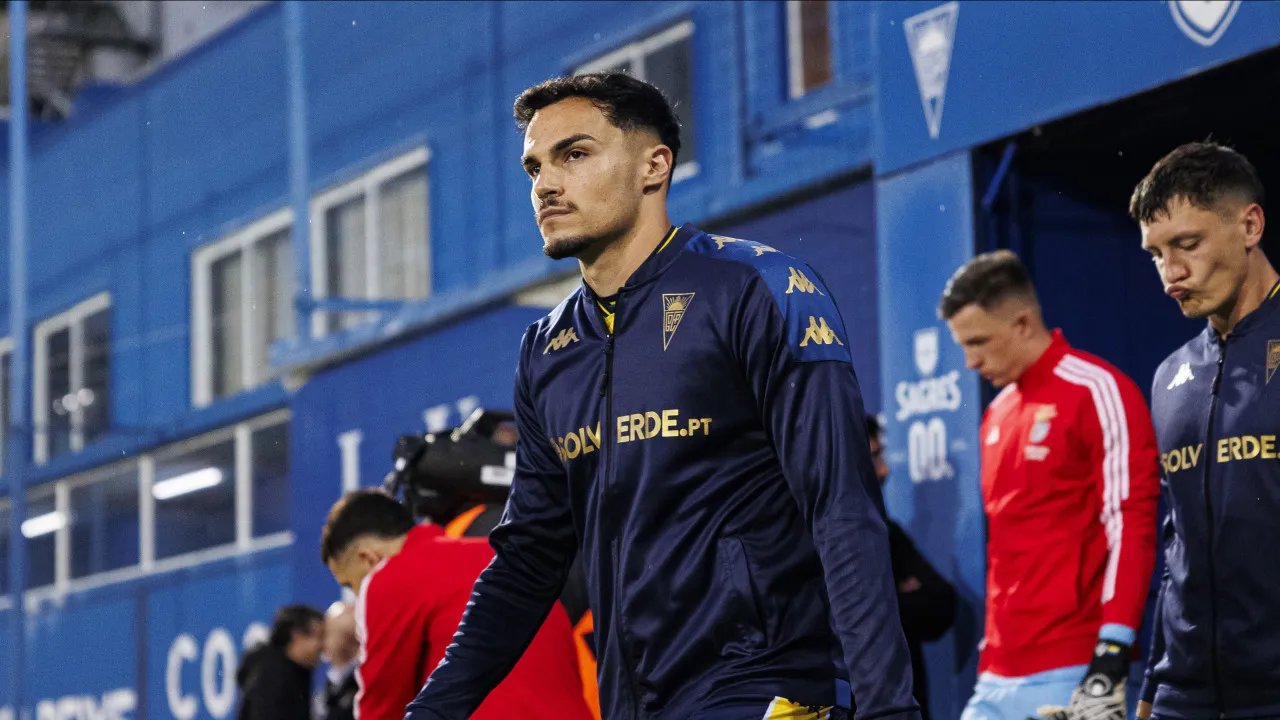 Pedro Álvaro Assina Por Quatro Épocas Com os Gregos do Aris