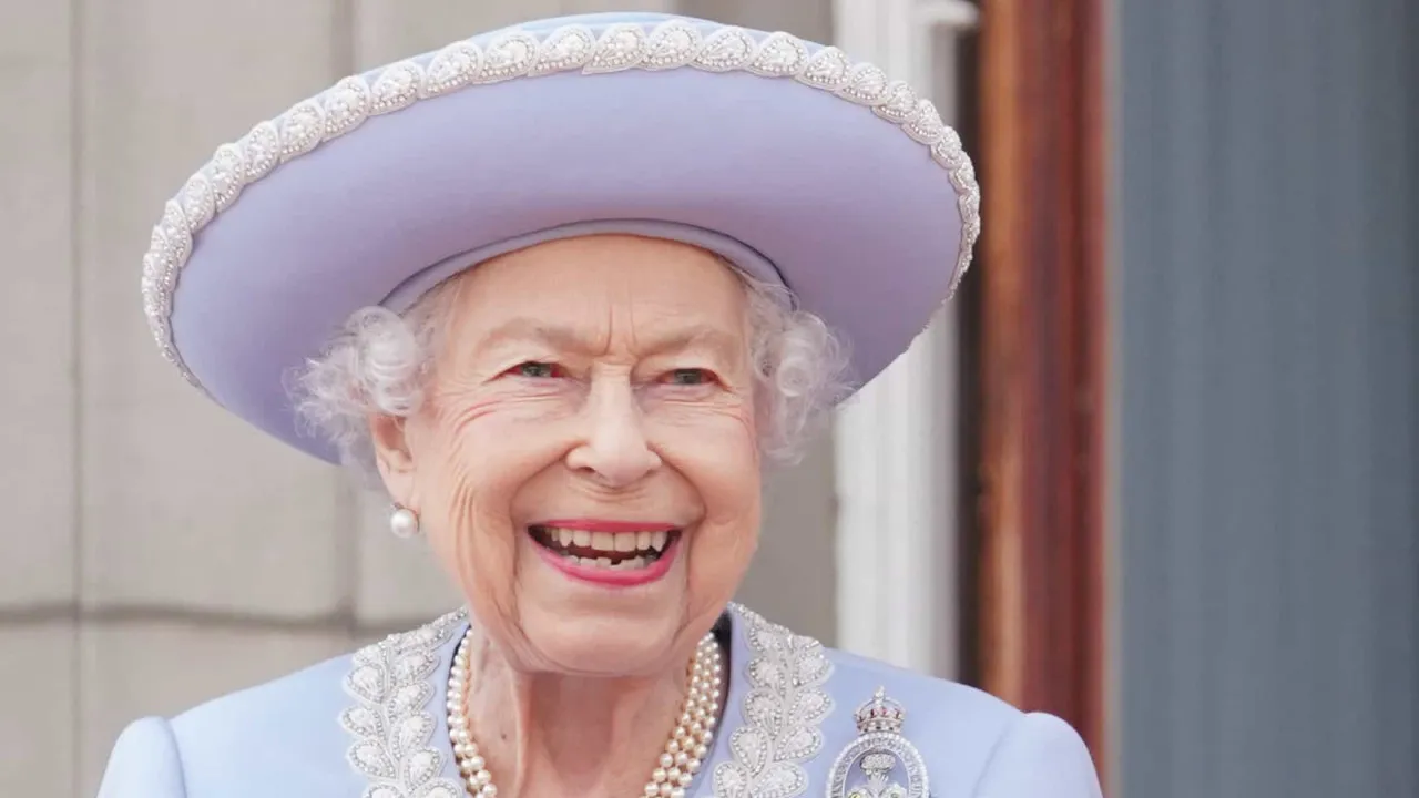 Porque é que chamávamos rainha Isabel II à rainha Elizabeth?