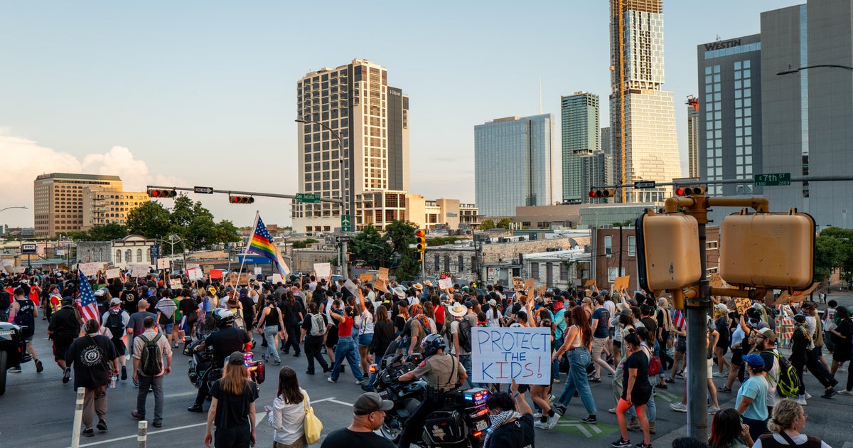 Protestos contra ataques de imigração surgem nas cidades acros ...