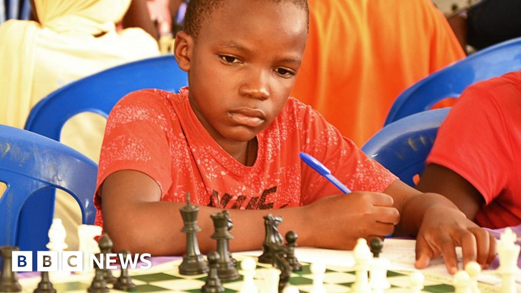 Rainha do Gambit de Katwe ainda está em jogo para os jogadores de xadrez de favela de Uganda