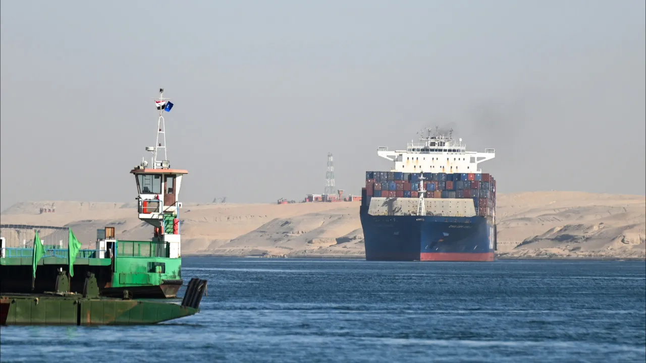 Rebeldes hutis do iémen prontos para atacar Navios dos eua
