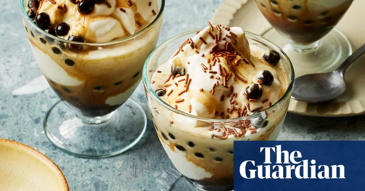 Receita de Benjamina Ebuehi para Sundaes de sorvete de chá de bolha | Sorvete e sorvete
